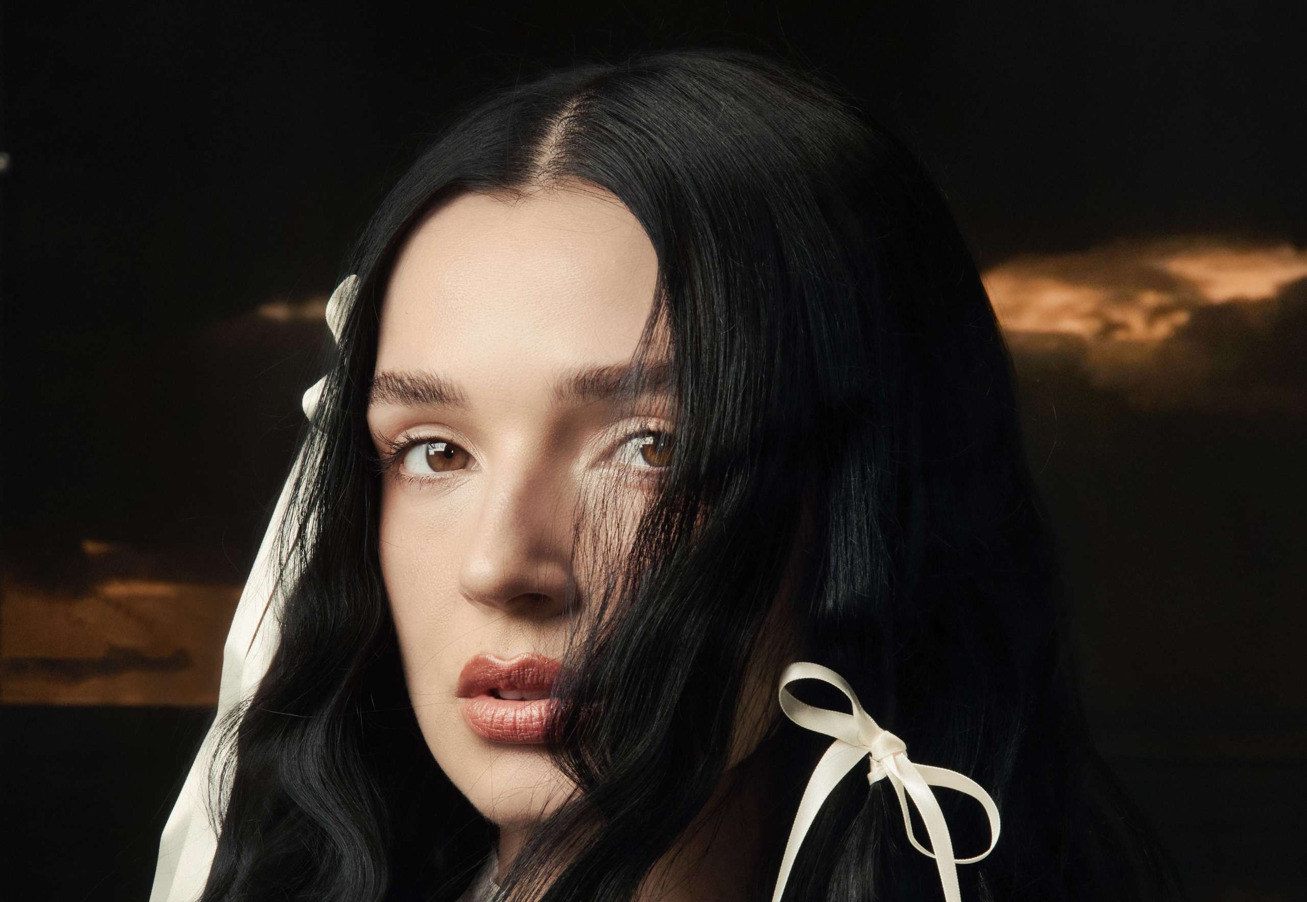 Poppy artiste portrait 2025 album Empty Hands